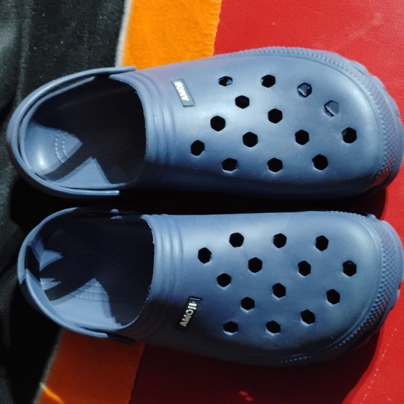 Slippers - Picture 2 of 5